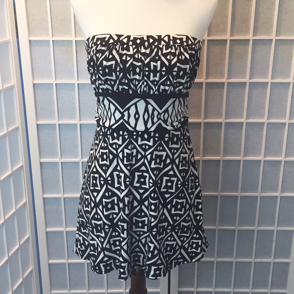 White House Black Market Geo Strapless Top. New!